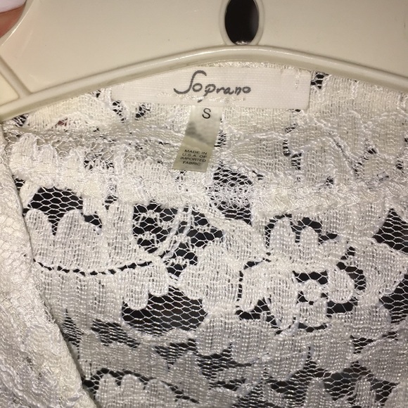 White crop lace top with black tie in the front - Picture 4 of 4